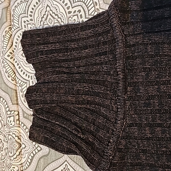 Women's Eddie Bauer Turtle neck Sweater. Size XXL. Used but good condition. - Picture 4 of 4